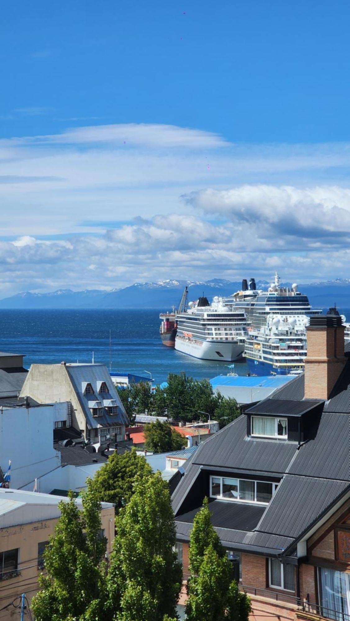 Yaghan Hostel Ushuaia Buitenkant foto