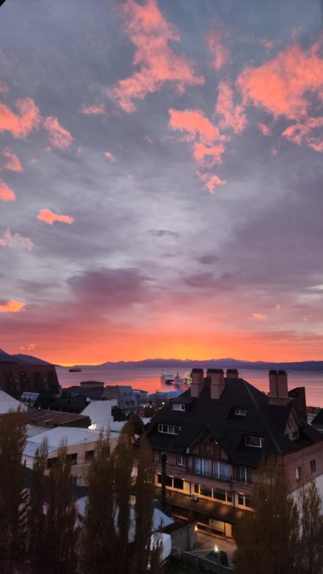 Yaghan Hostel Ushuaia Buitenkant foto