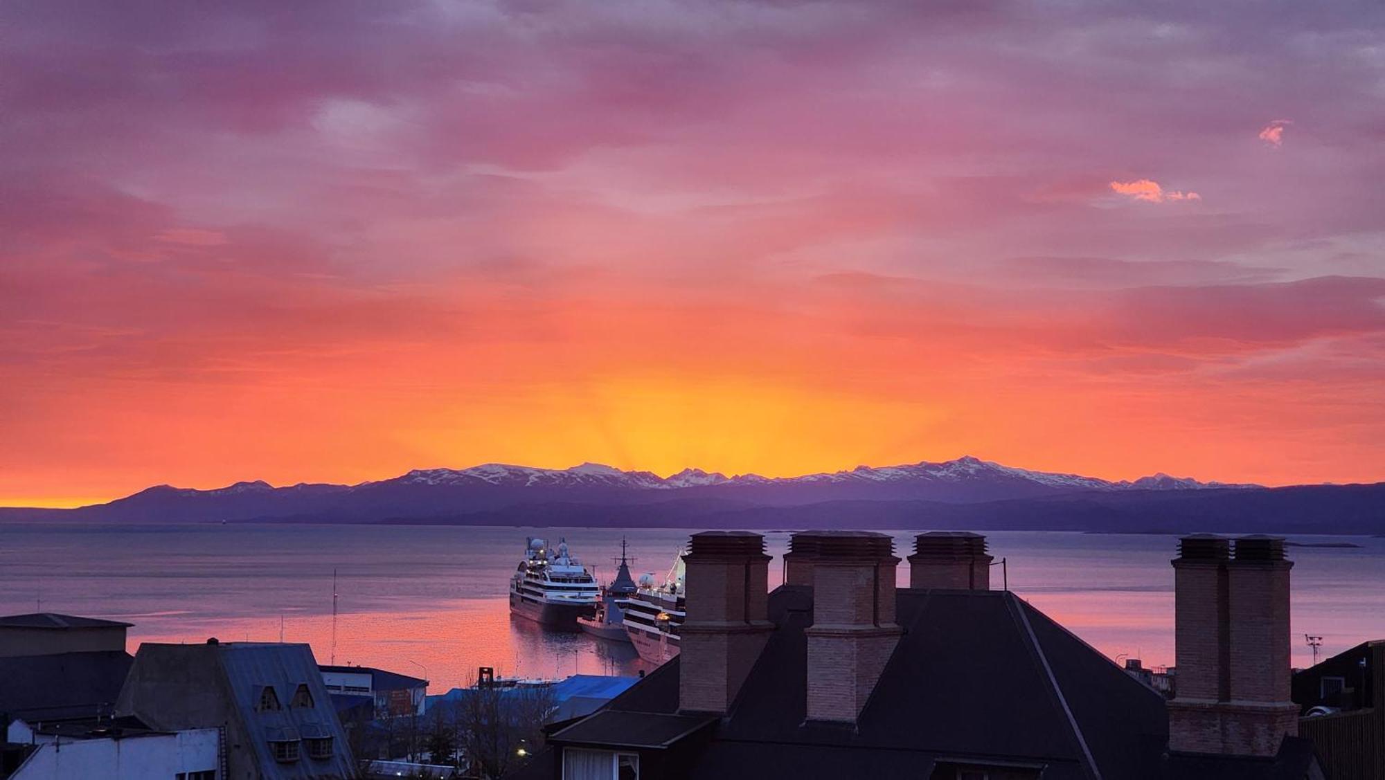 Yaghan Hostel Ushuaia Buitenkant foto